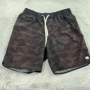 Vuori Shorts Mens Large Black Gray Camo Hybrid Performance Unlined Gym Active